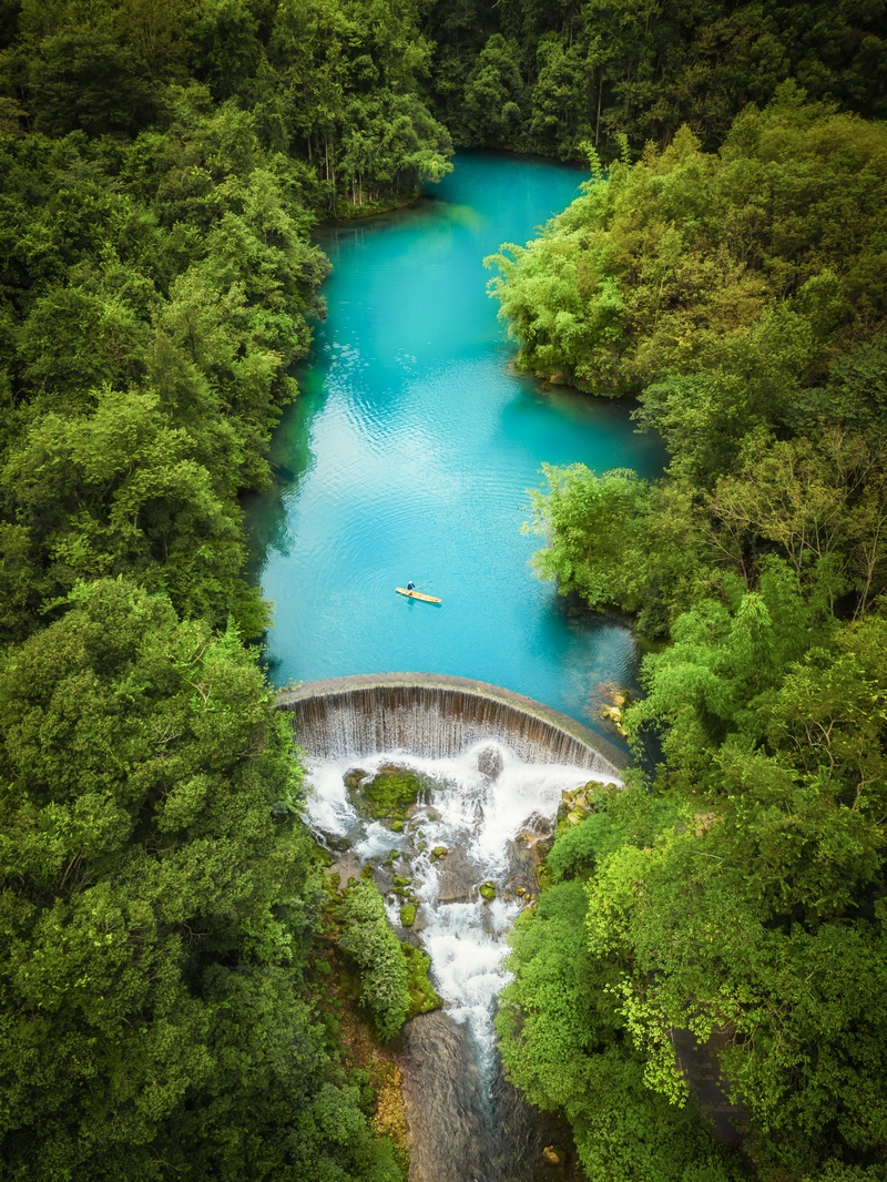 翡翠湖上游。劉黃曉東攝