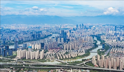 在福建福州鼓山觀景臺(tái)拍攝的閩江及其支流。新華社記者 宋為偉攝