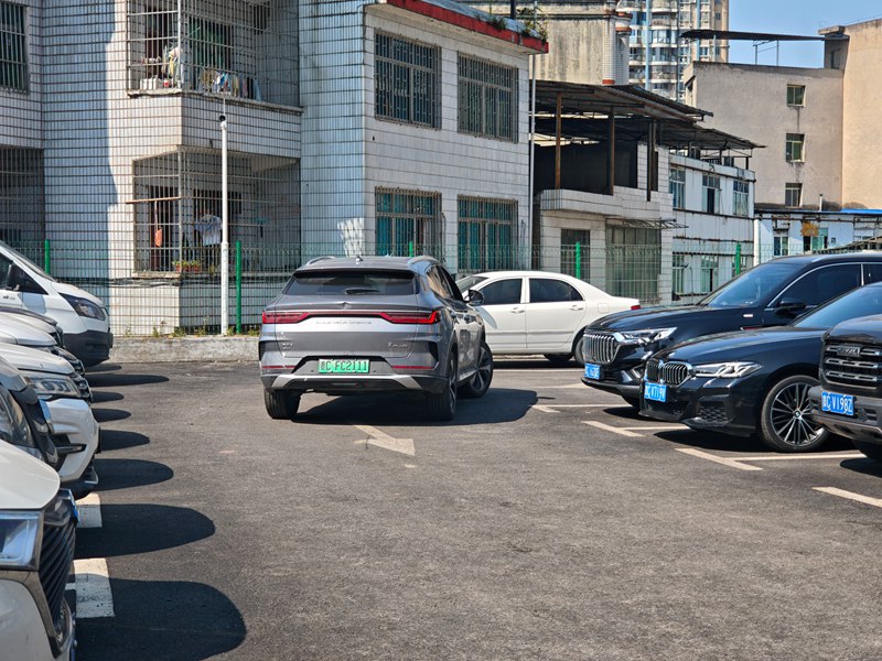 老地稅停車場。