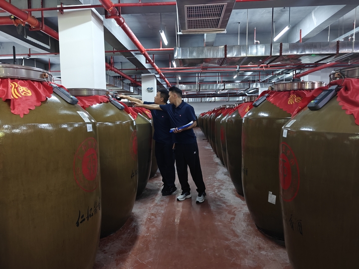 仁懷醬酒集團(tuán)30萬(wàn)噸醬香酒智能酒庫(kù)。.jpg