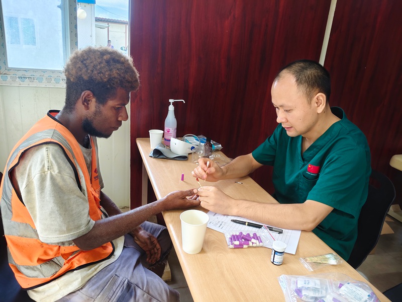 水電九局攜手中國醫療隊開展愛心義診志愿服務活動。