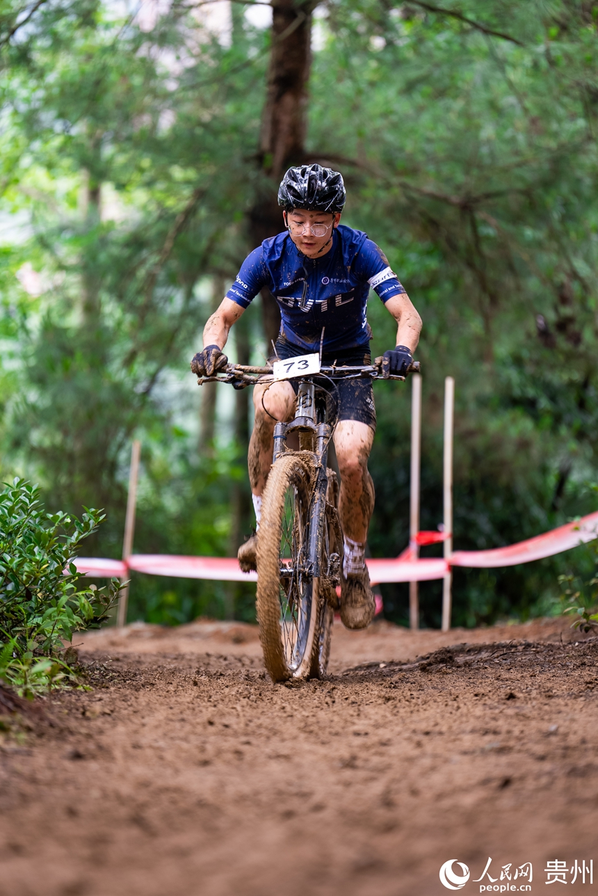 2025年貴州省高校山地自行車錦標(biāo)賽現(xiàn)場(chǎng)。人民網(wǎng)記者 涂敏攝