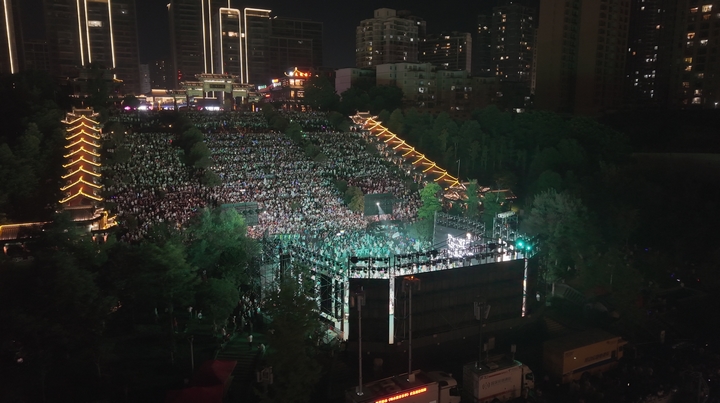 活動現場人山人海