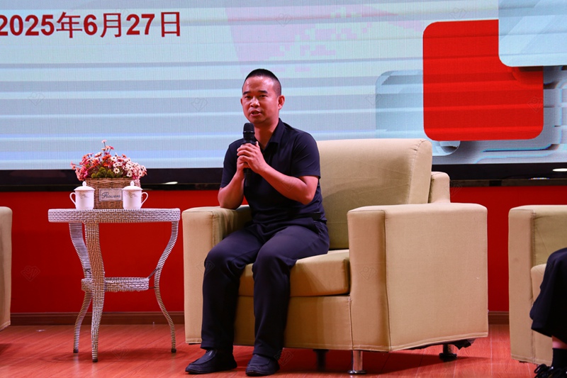 宋國(guó)發(fā)發(fā)言。