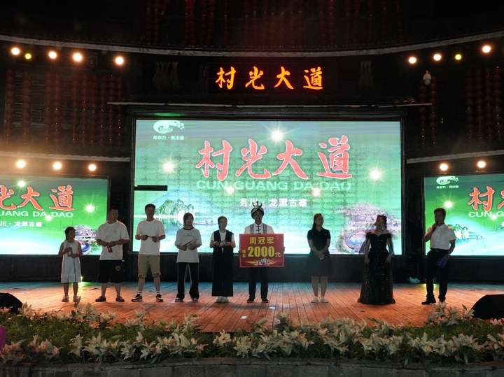 雷剛獲得第四十一期”村光大道“周冠軍。  羅偉攝.JPG