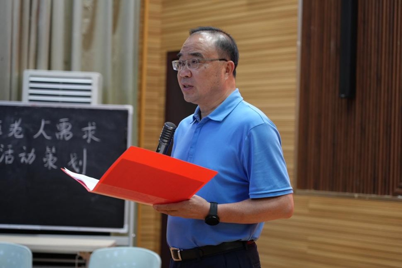 圖為李華榮書記在實習總結會發表講話。