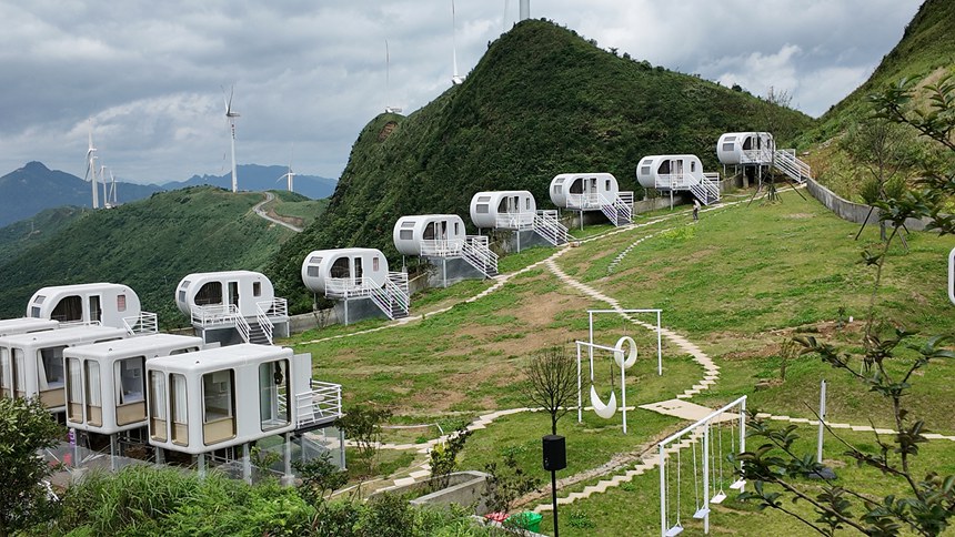 玉簪花云海景區今年新增的特色“微民宿”——太空艙住宿項目。胡鳳至攝