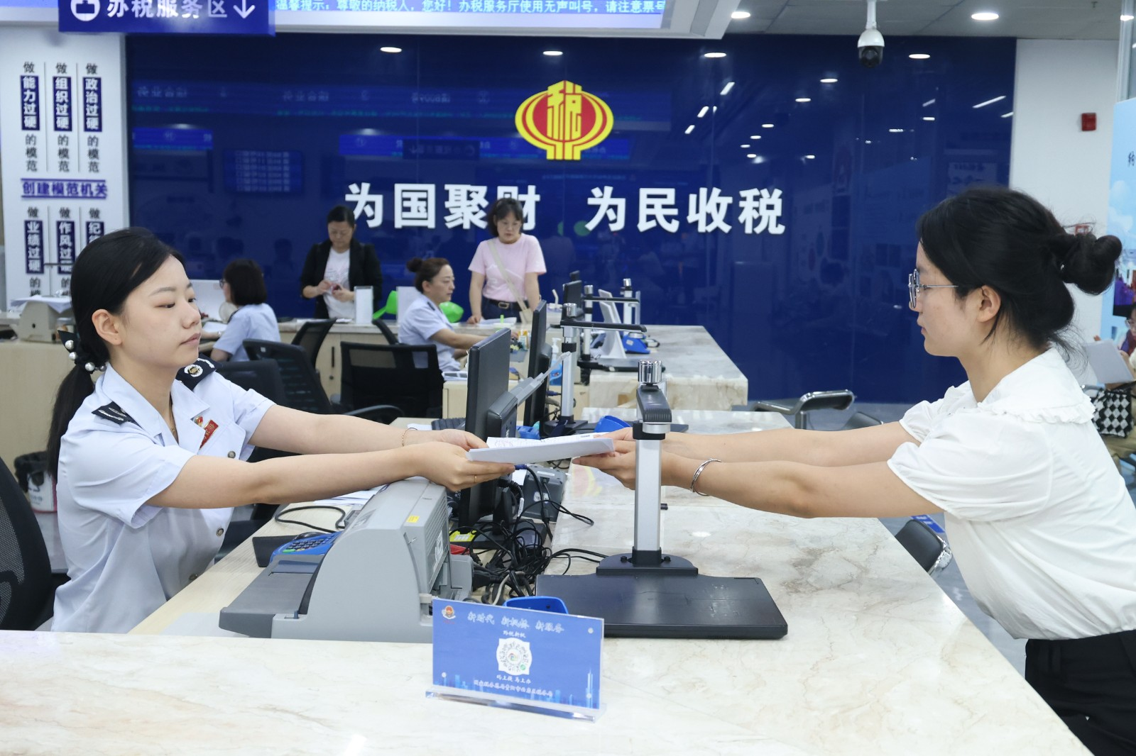 貴陽云巖“三臺協同”構建三維服務體系，打造云稅服務新范式。