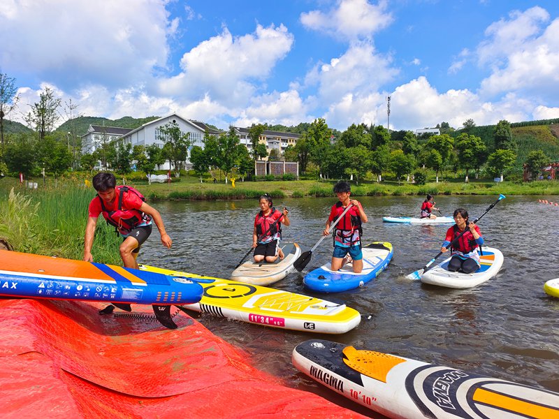 槳板比賽。趙剛攝