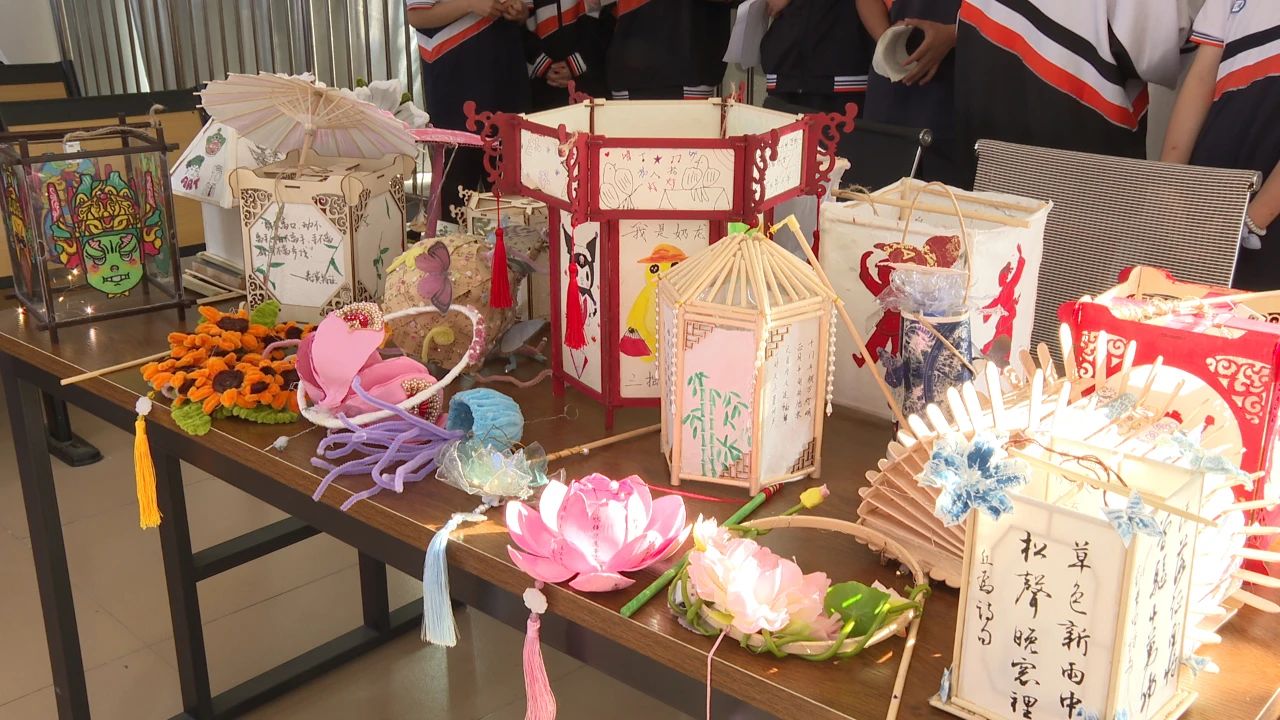 學(xué)生的手工制作成品。