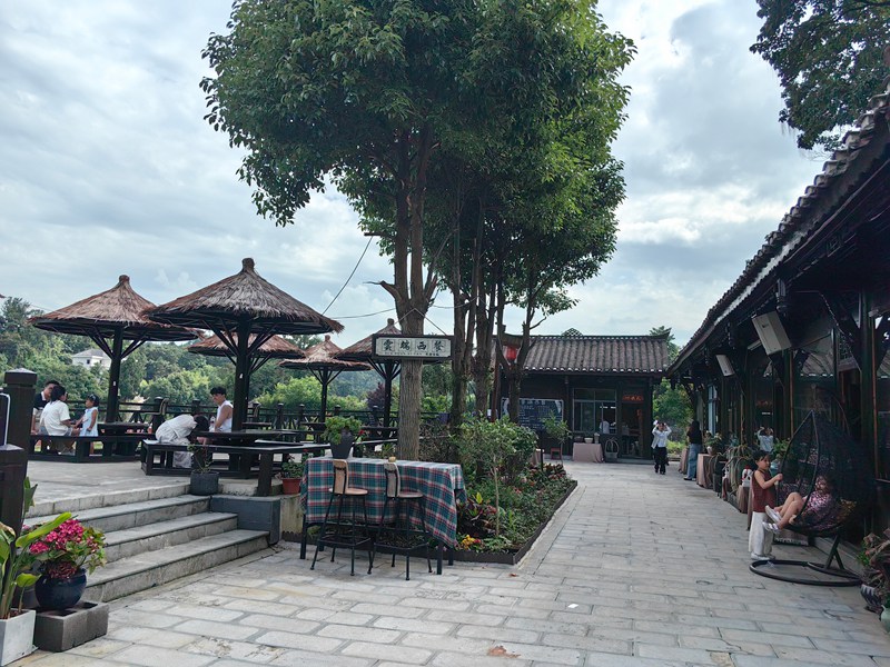 民宿旁的西餐廳。