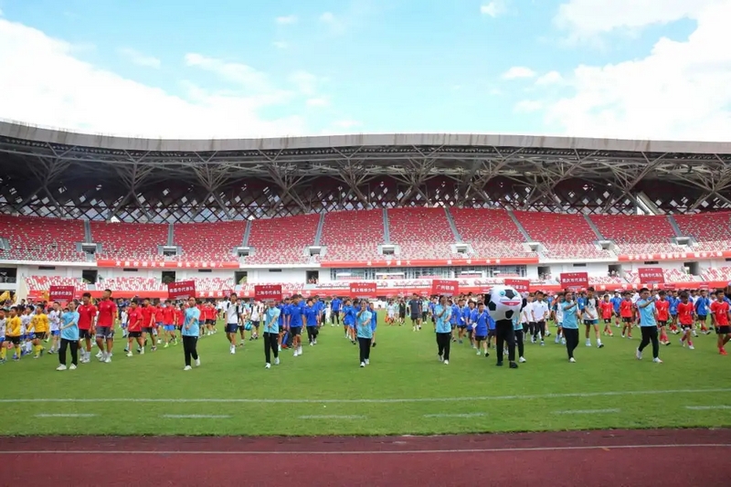 “百隊(duì)千場”足球青訓(xùn)夏季“連”賽在貴州啟動(dòng)。