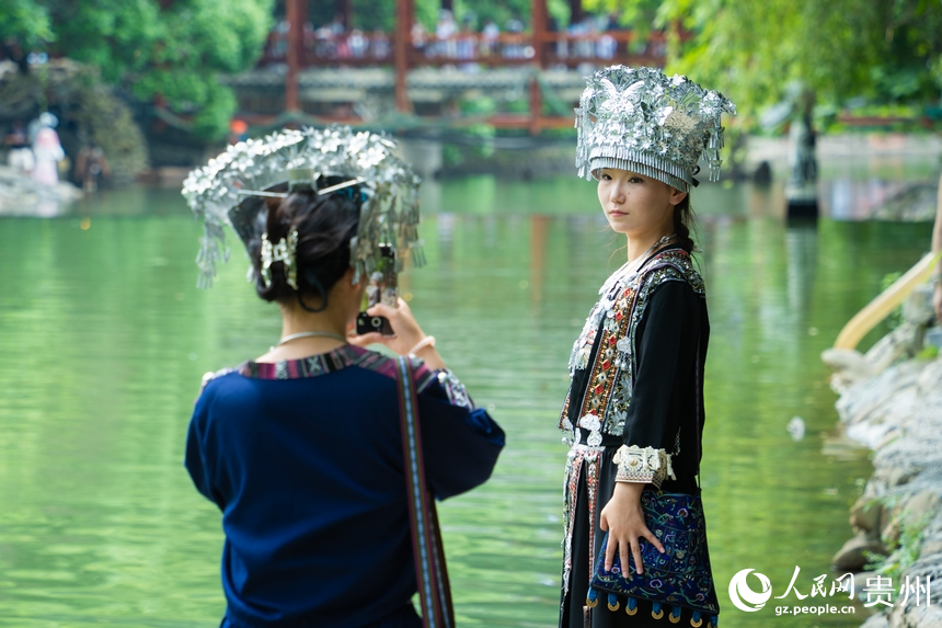 西江千戶苗寨迎來旅游熱。人民網 陽茜攝
