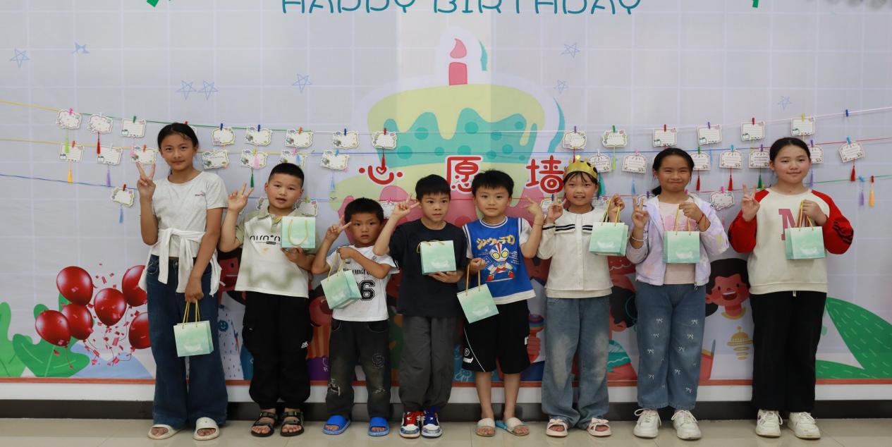 領取生日禮物。