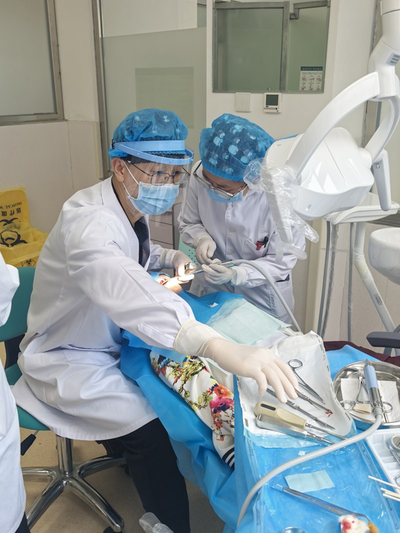 貴陽市口腔醫(yī)院口腔頜面外科專家劉弦。