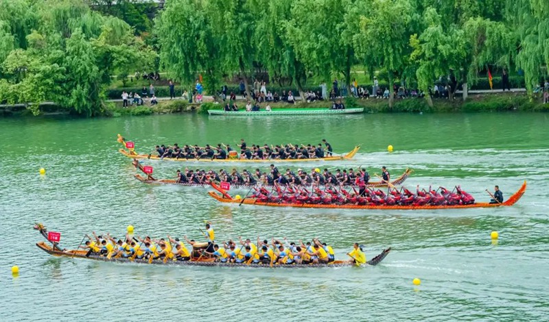 鎮(zhèn)遠龍舟競渡。