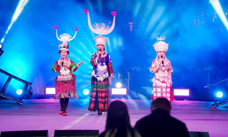 鎮(zhèn)遠特色民族表演。