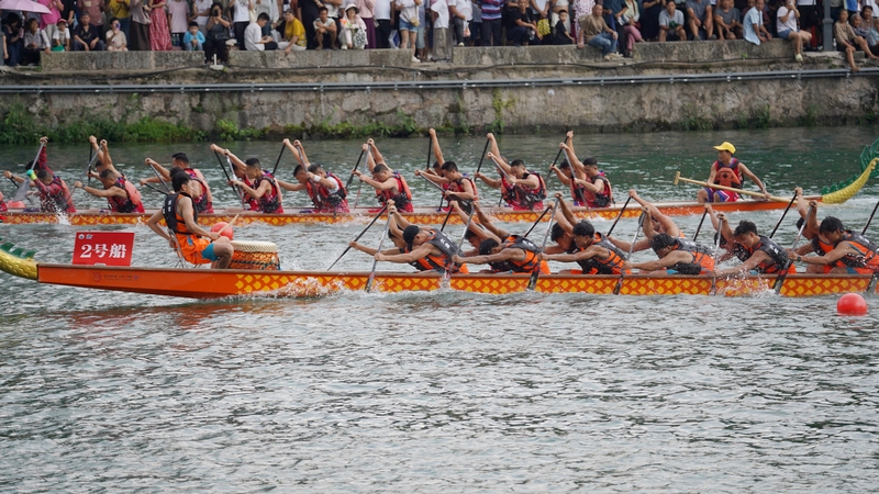 2025貴州省龍舟冠軍賽在鎮遠開幕。