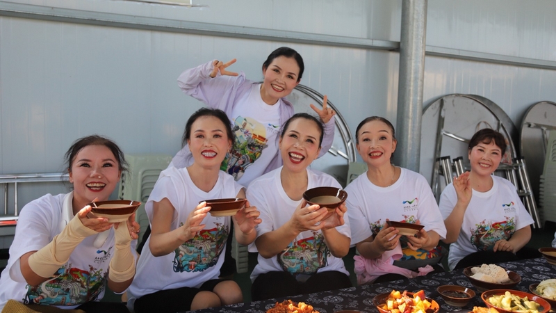 前來避暑的旅客。吳竹彧攝