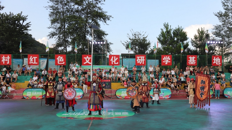 “村ba”球王爭霸賽開幕表演。吳竹彧攝