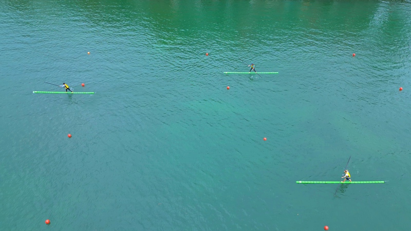 水上輕功。吳賢和攝