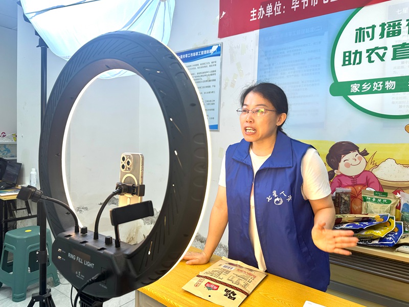 開展網絡直播培訓。周婕攝