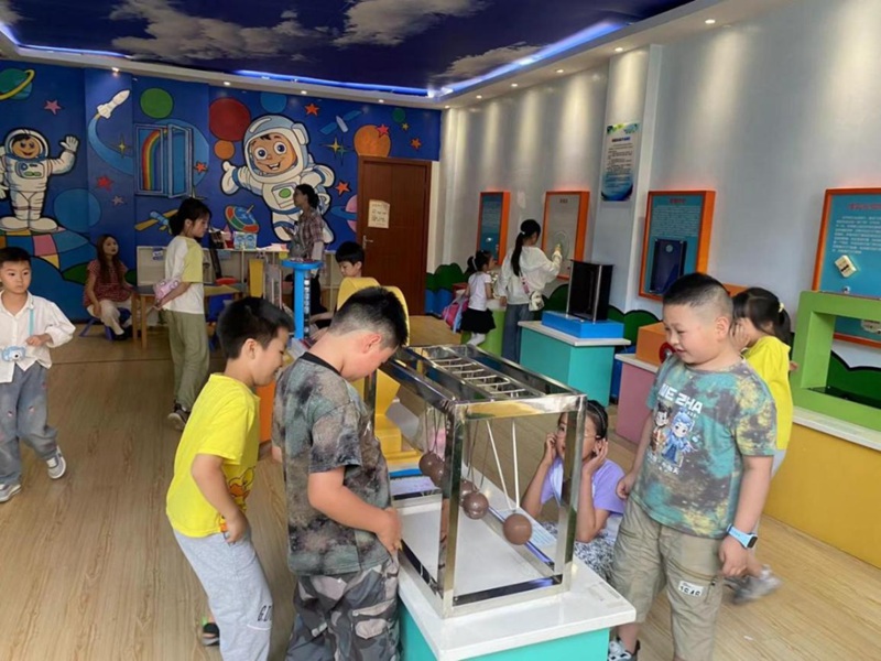 多彩課程陪伴少兒快樂“度假” 。