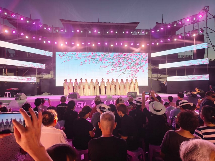 合唱節(jié)目，傳遞家國深情。稅會靜 攝.jpg