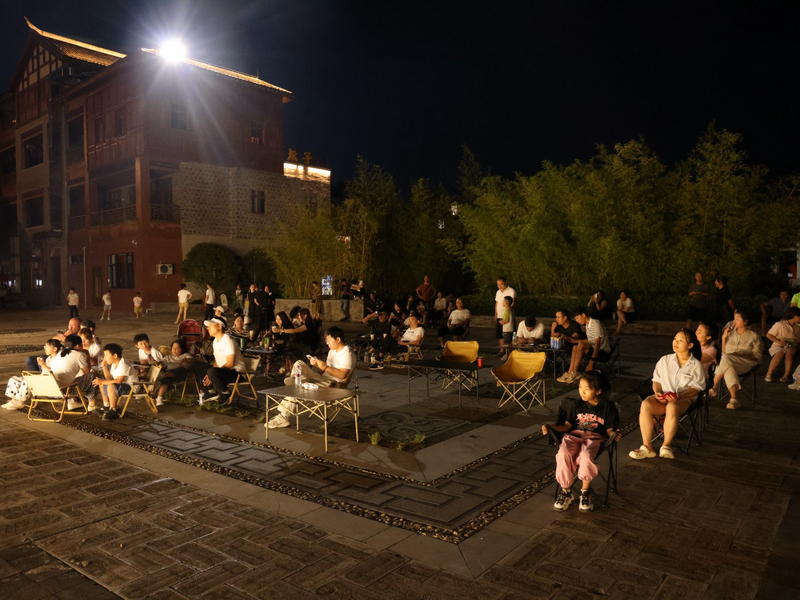 參與活動的市民與游客。