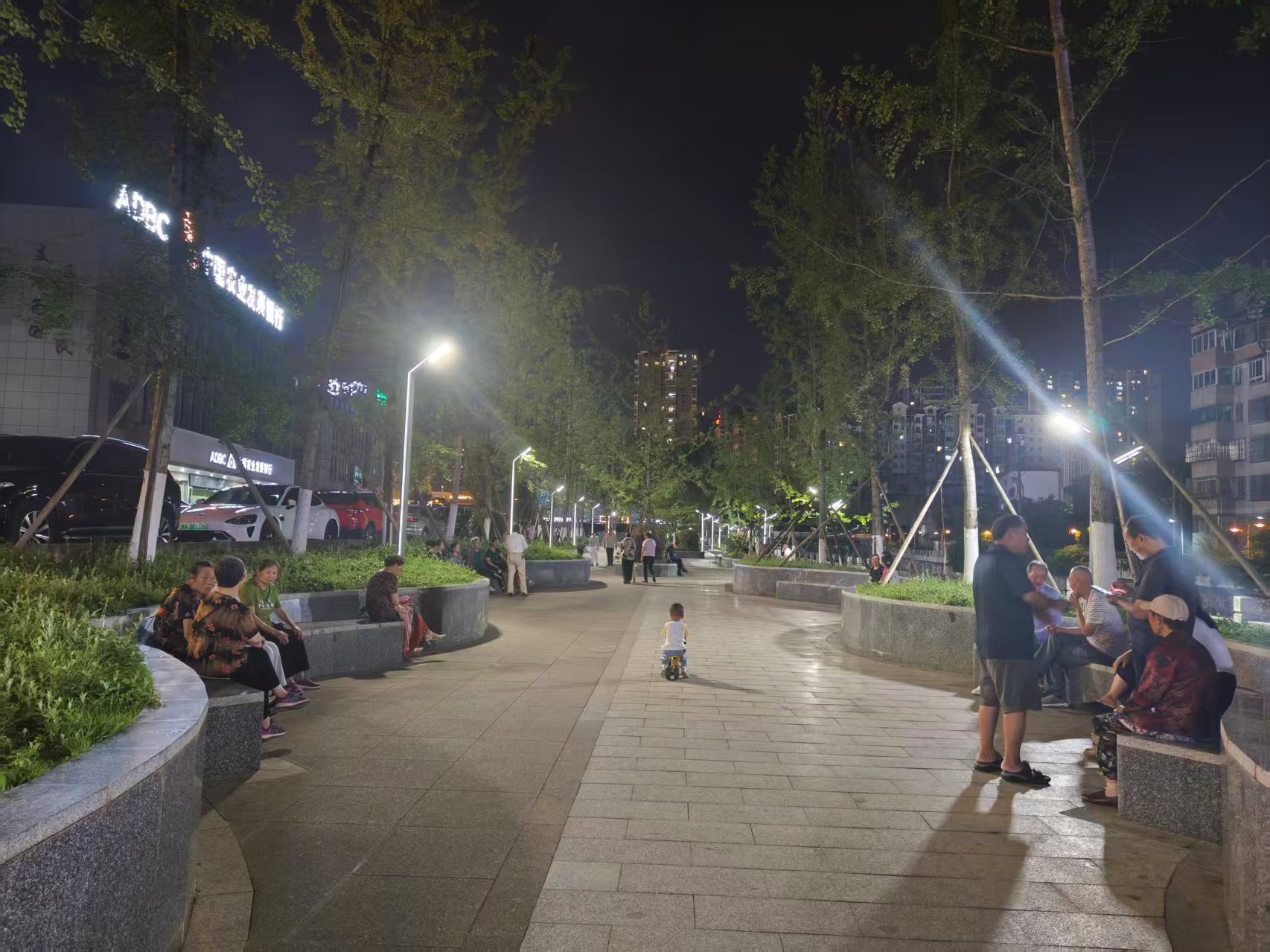百花橋頭游園.jpg