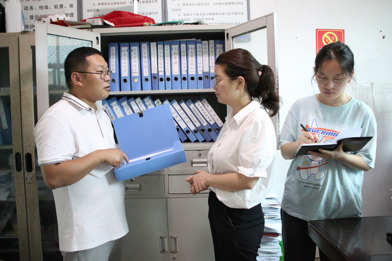 印江縣委督查專員到鄉鎮指導基層減負工作。