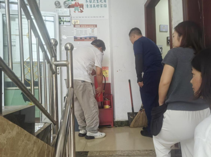 西秀區(qū)劉官鄉(xiāng)開(kāi)展民宿安全聯(lián)合檢查行動(dòng)。