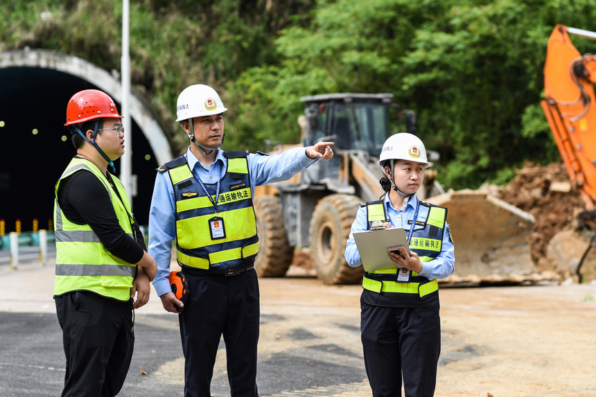 對涉路施工路段進行監(jiān)管。