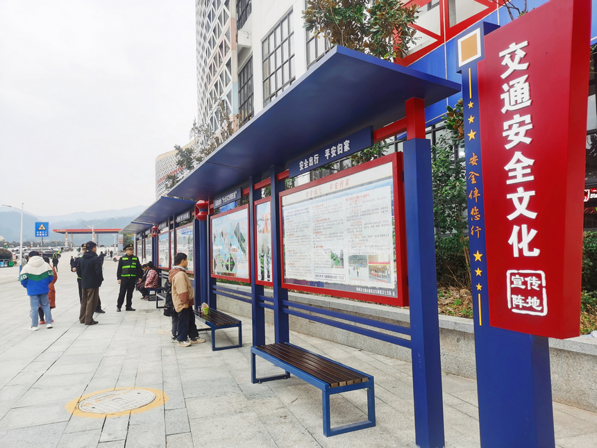 在高速公路服務區(qū)打造安全文化“長廊”。