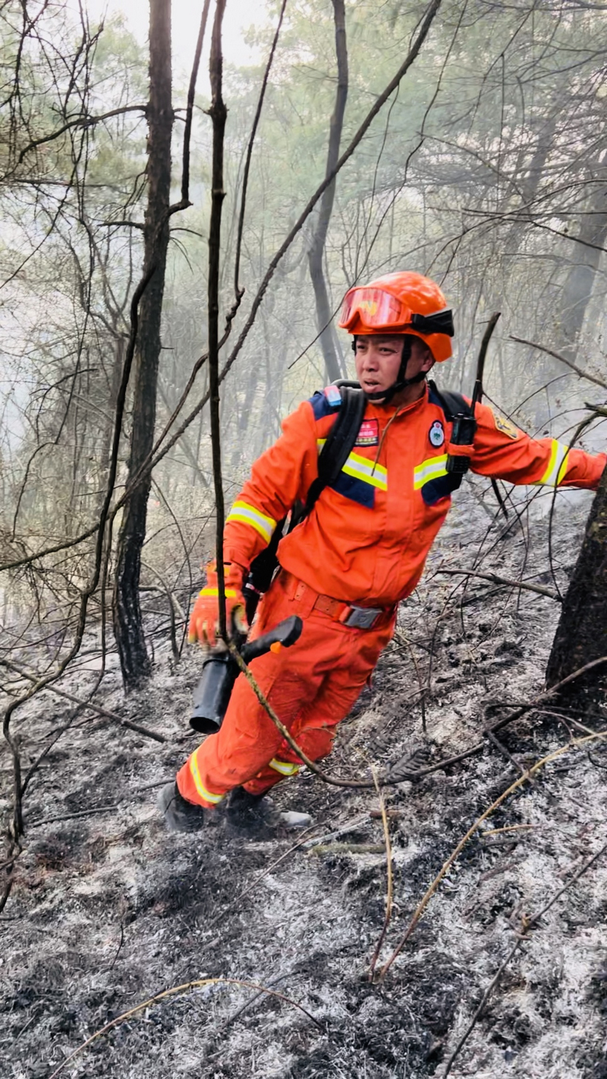 楊明懿參與撲救工作。