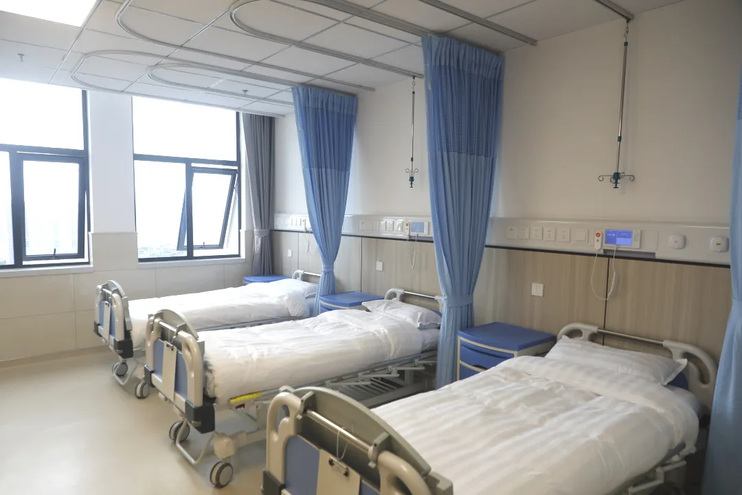 綜合大樓病房環境。