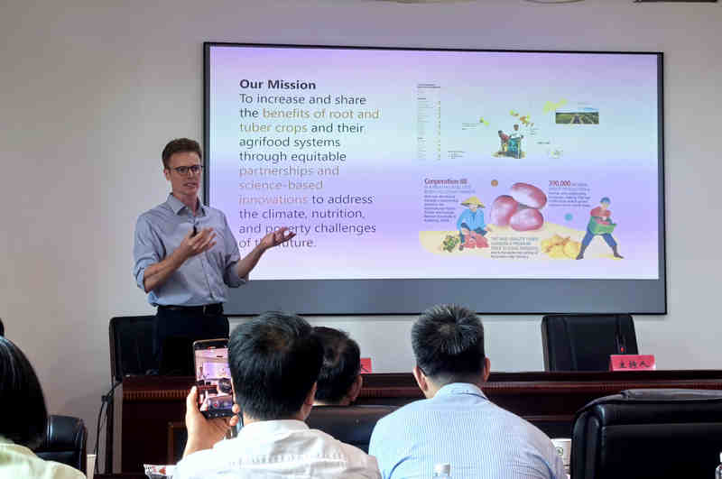 國際馬鈴薯中心亞太中心馬鈴薯育種專家菲利普·基爾博士作主旨報告。