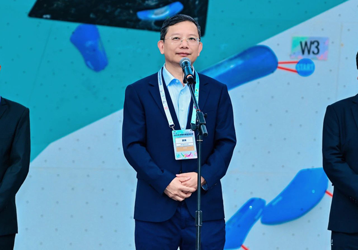 貴州省體育局局長馬雷宣布開幕。