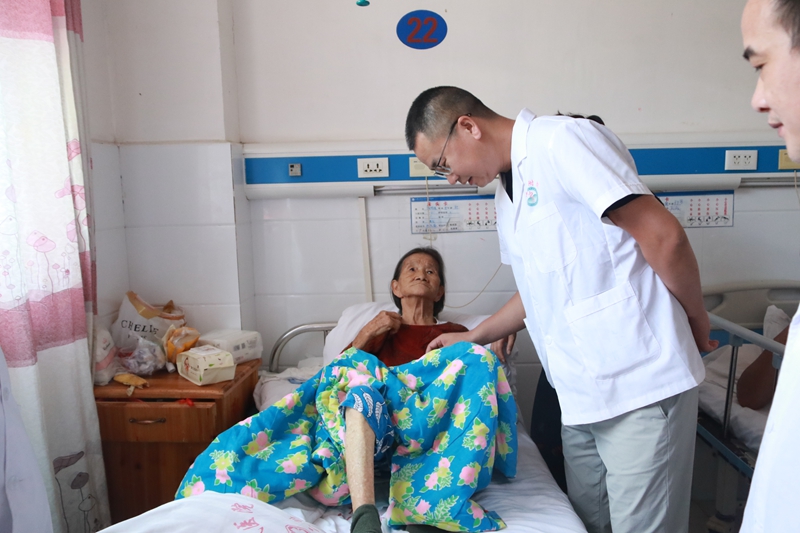 了解患者恢復(fù)情況。