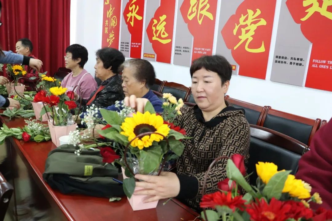 圖為退休黨支部開展主題黨日活動。