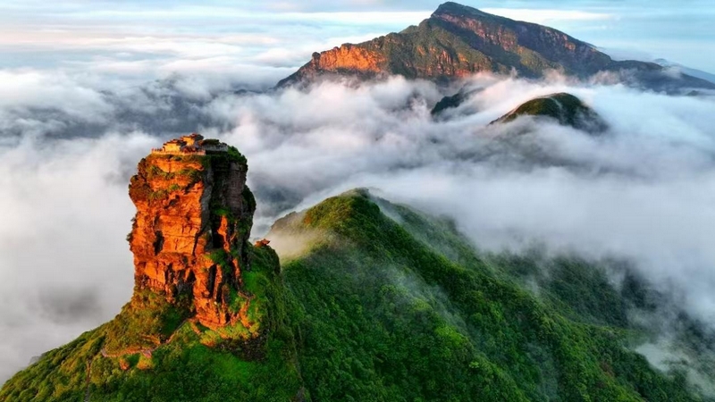 貴州梵凈山:暑期旅游人氣旺 迎客47.2萬人次帶火周邊經濟。