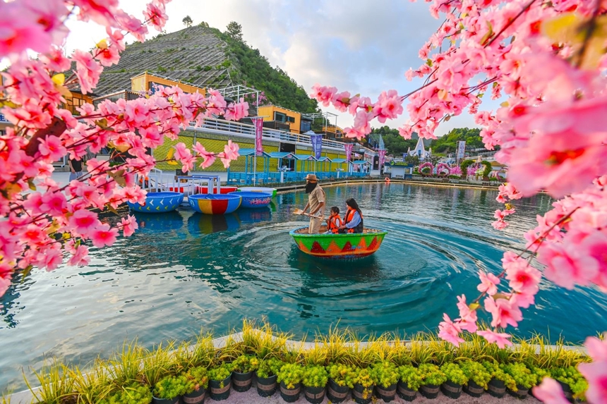 清鎮(zhèn)市侏羅紀(jì)恐龍小鎮(zhèn)。