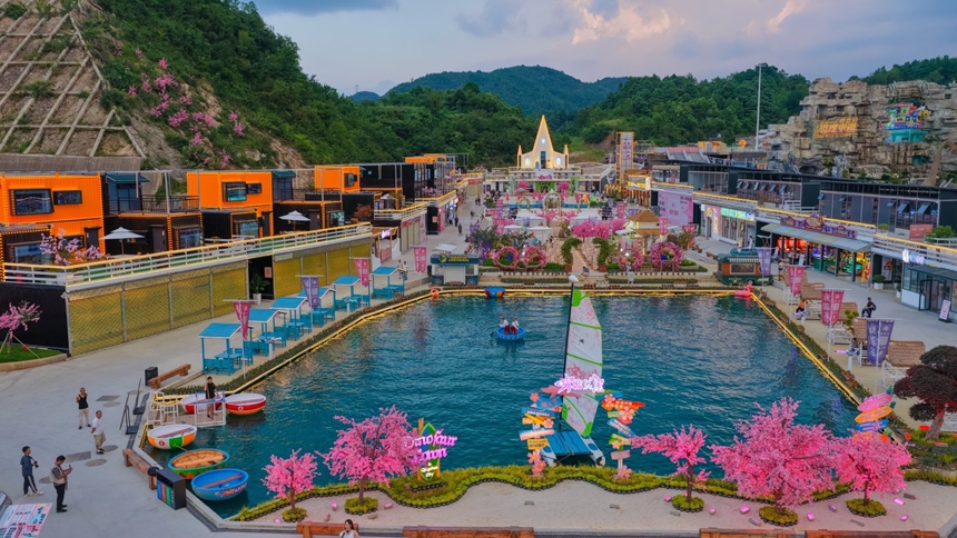 清鎮市侏羅紀恐龍小鎮。