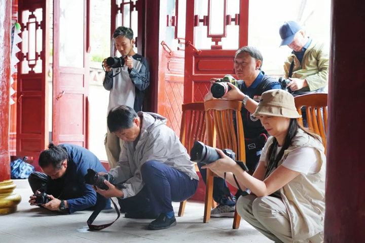 海內(nèi)外攝影師走進(jìn)西秀區(qū) 探尋“屯堡秘境 西部之秀”。