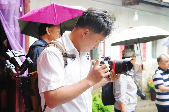 海內(nèi)外攝影師走進(jìn)西秀區(qū) 探尋“屯堡秘境 西部之秀”。