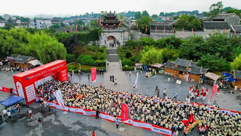 2025年貴州紅·山水越野挑戰(zhàn)賽（花溪站）開(kāi)賽。