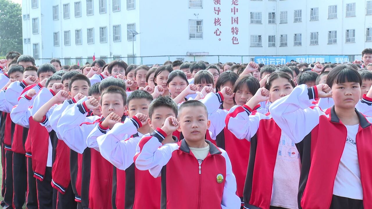 學生宣誓。
