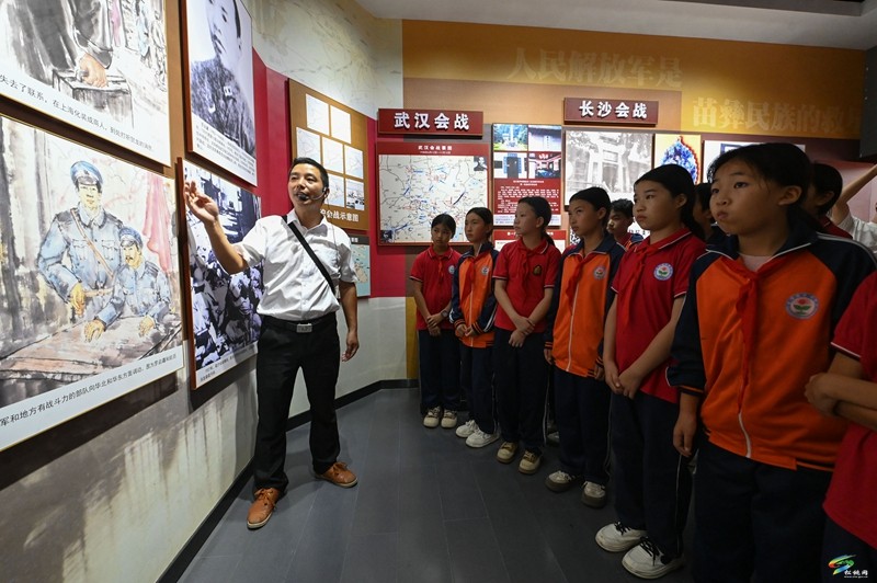 盤信鎮民族完小：愛國主義教育成為“開學第一課”。