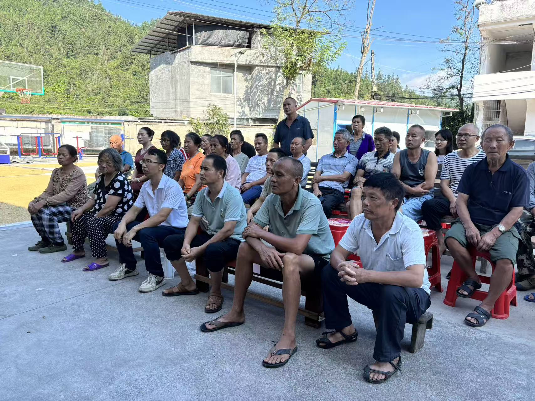 九三閱兵直播點燃侗族村寨愛國情。