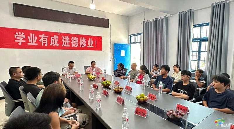 劉少凡：助學為基 善行為翼 深耕反哺潤鄉鄰。